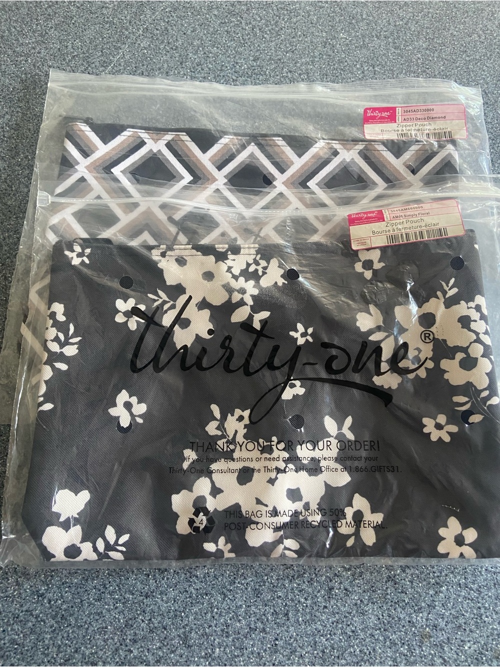 Thirty-one zipper pouches - new! Selling as a pair